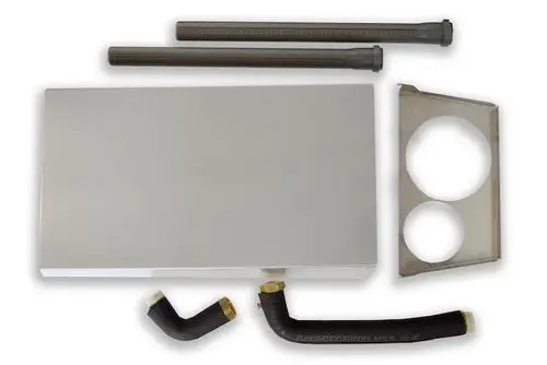 Geräteanschlussset bestehend aus einer rechteckigen Fläche, zwei Rohren und einer metallischen Halterung. Roth-Produkt zur Verwendung in Heizsystemen.